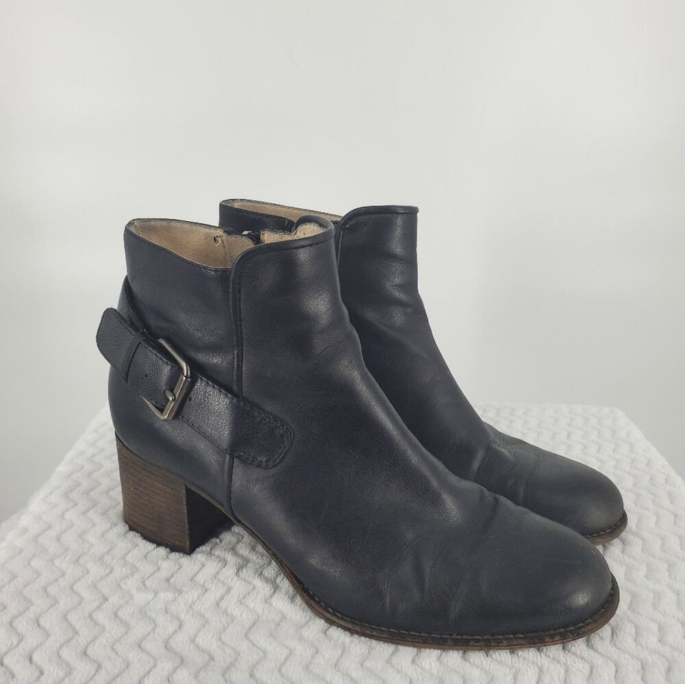 Aquatalia Black Leather Tracy Buckle Zip Closure Stacked Wood Heel Booties